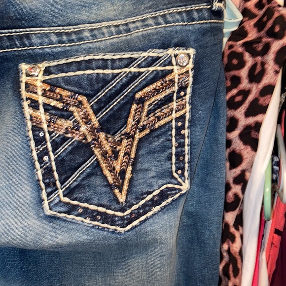 Viggos Jeans - Picture 6 of 8